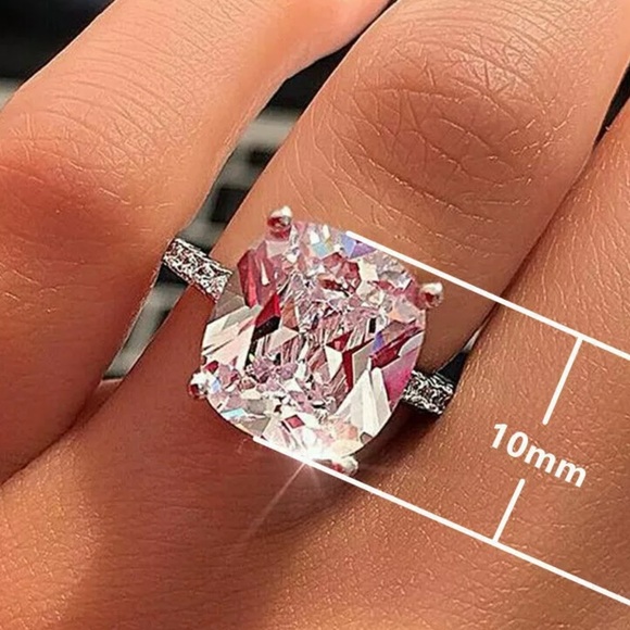 Gorgeous Square Cut White Sapphire Ring! - Picture 4 of 5